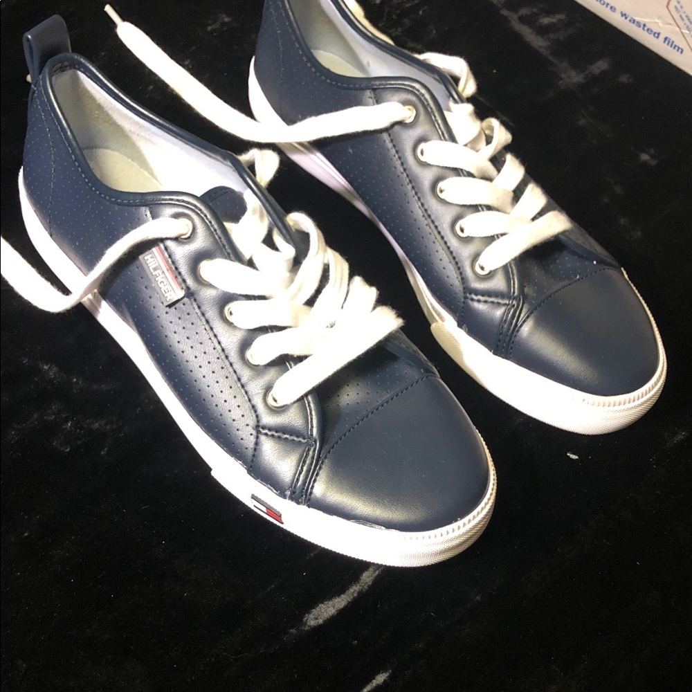 Tommy Hilfiger Womens Leather Sneakers 8.5